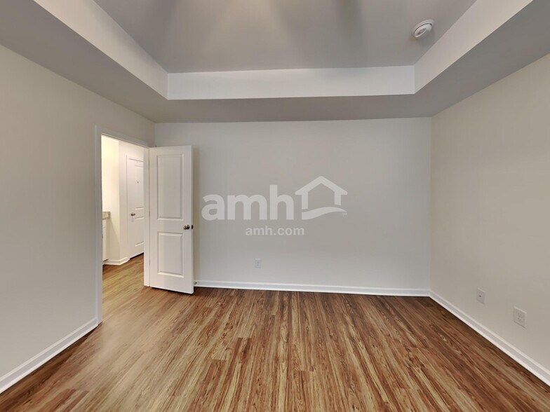 Building Photo - 32 Landsdown Xing