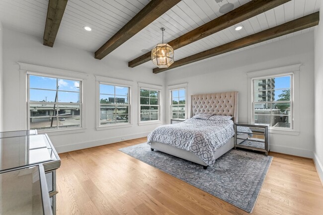 Building Photo - 426 Marshall St