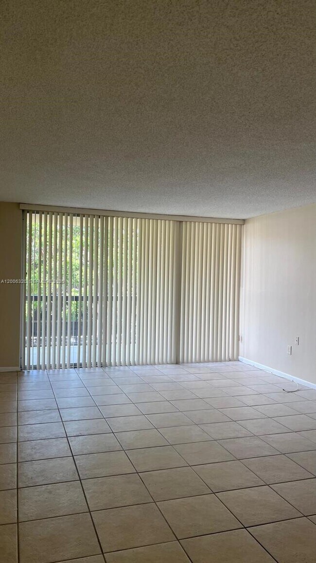 Building Photo - 10625 SW 112th Ave