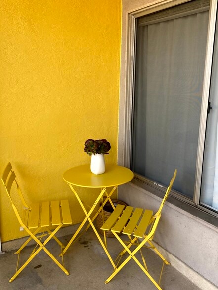 Primary Photo - 1169 N Curson Ave