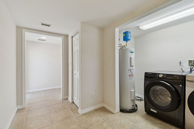 Building Photo - 345 Capri Blvd