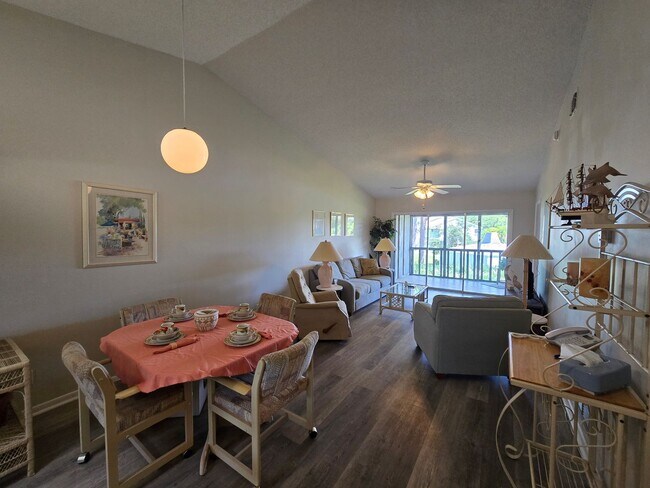Building Photo - 2/2 Condo in Golf Lake Villas -North Fort ...