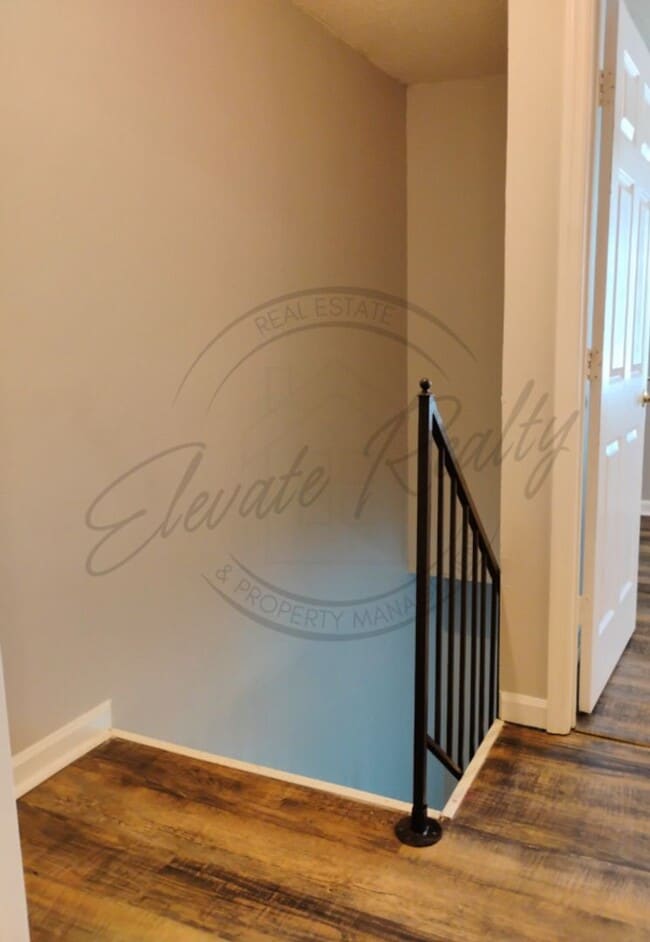 Building Photo - Two Bedroom Townhouse with deck near Trini...