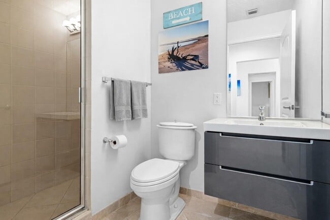 Building Photo - 701 S Olive Ave