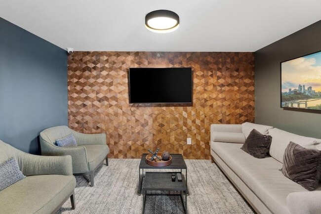 Building Photo - 433 S 7th St