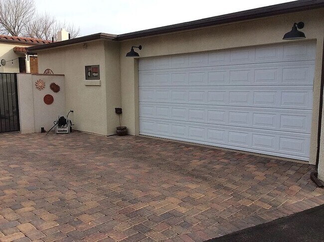 Building Photo - 304 Nevada Way