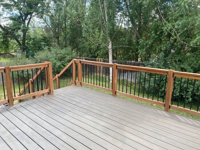 Building Photo - Desirable Westlake 4 Bedroom with Finished Basement, RV Parking & Mountain Views