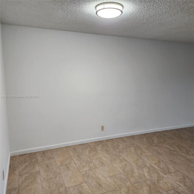 Building Photo - 342 Lakeview Dr