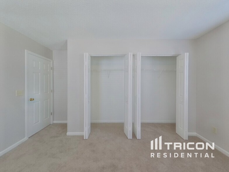 Building Photo - 210 Glen Rose Cir