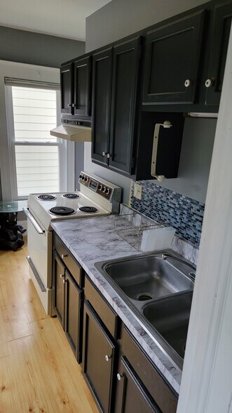 Building Photo - 93 Brookes Ave