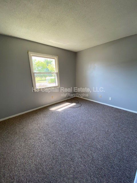 Building Photo - 400 George St