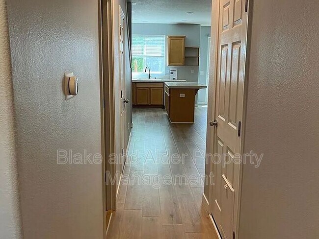 Building Photo - 3624 E Oak Grv St