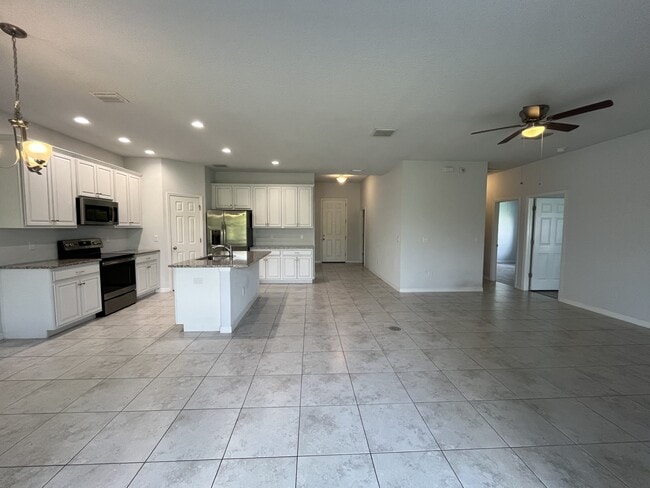 Building Photo - 3822 Milflores Dr