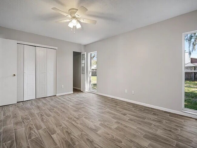 Building Photo - Beautiful Valrico Home | No Carpet + Screened Patio + Bonus Room
