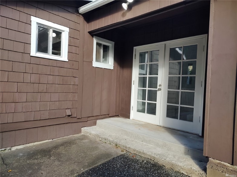 Building Photo - 1421 Clinton St