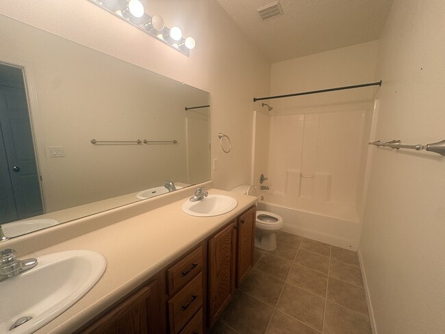 Building Photo - 5425 Caballo Ct NE