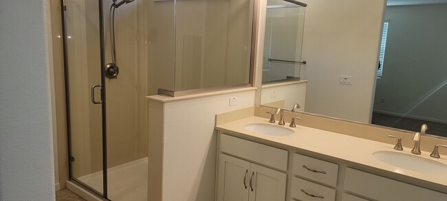 Building Photo - Adorable 3 bedroom 2.5 bath home in West S...
