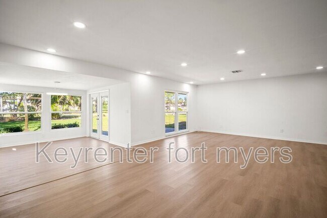 Building Photo - 4293 Island Cir