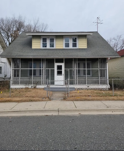 Building Photo - 8 Main St