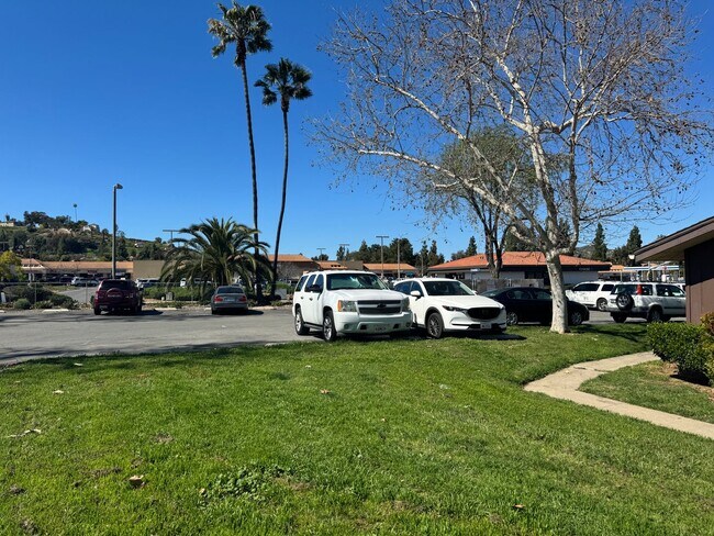 Building Photo - $250.00 1st Month's Rent! Utilities Included!