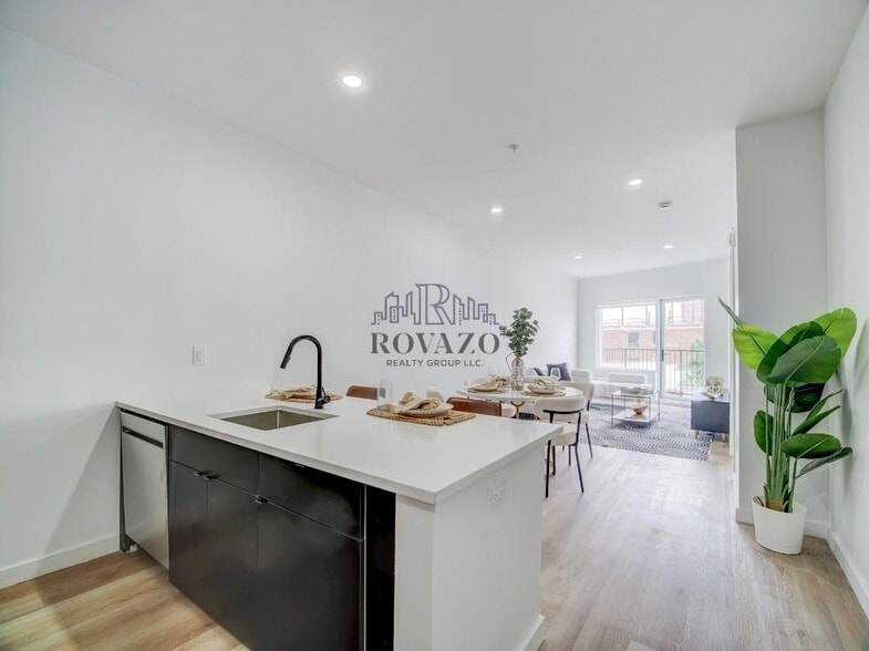 Building Photo - 486 Market St