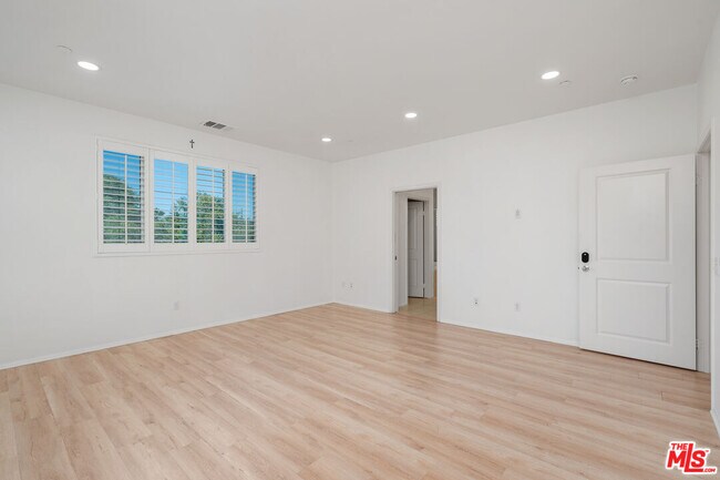 Building Photo - 17053 Cantlay St