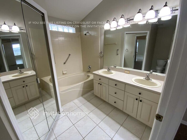 Building Photo - 1661 Oak Spring Dr