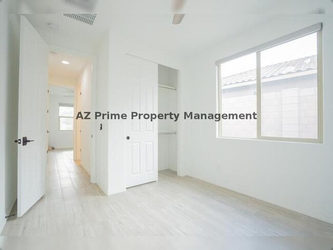 Building Photo - 16512 W Desert Ln