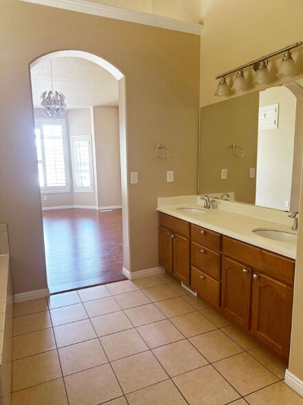 Building Photo - 5136 S Silver Valley Dr