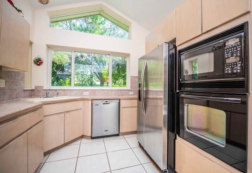 Building Photo - 12853 Bellerive Dr
