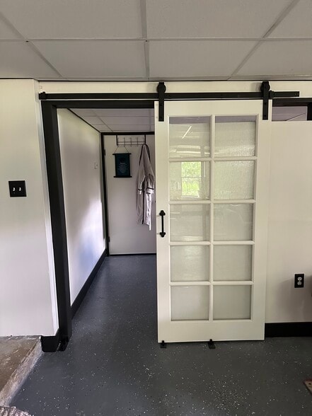 barn door open - 200 Old Stonebridge Rd
