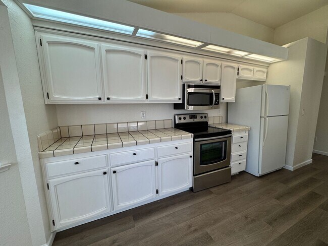 Building Photo - Three Bed, Two Bath Home with a Two Car Garage