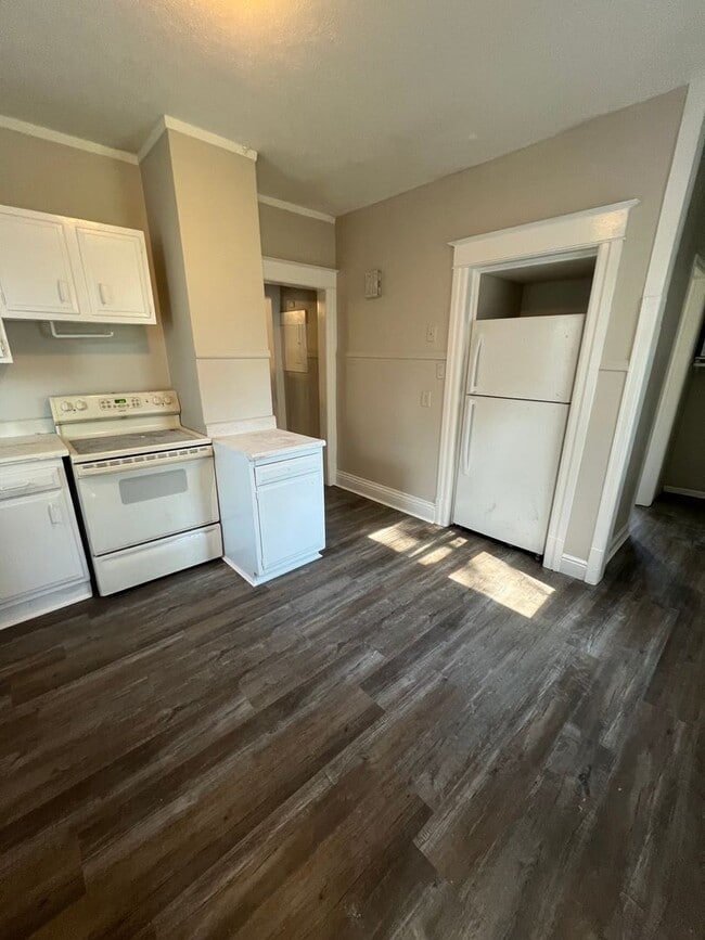 Building Photo - Freshly painted 3 bedroom 2 bath