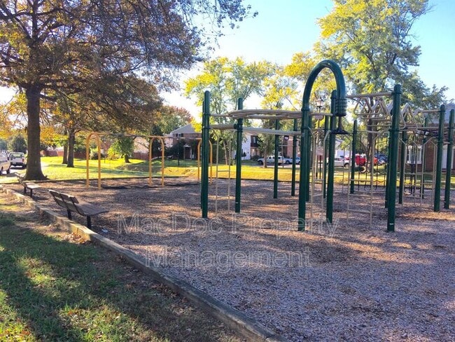 Building Photo - 14674 Pinon Ct