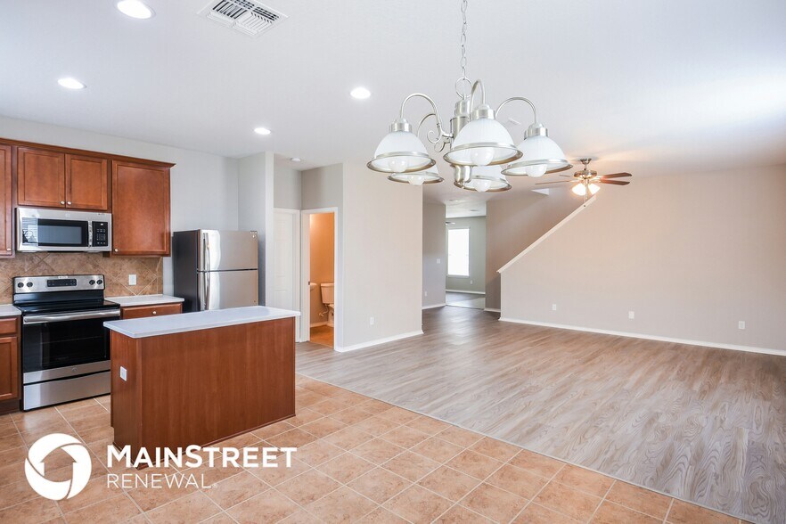 Building Photo - 11942 Fieldcrest Run