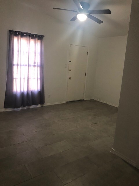 Master bedroom - 315 Vickers Ave