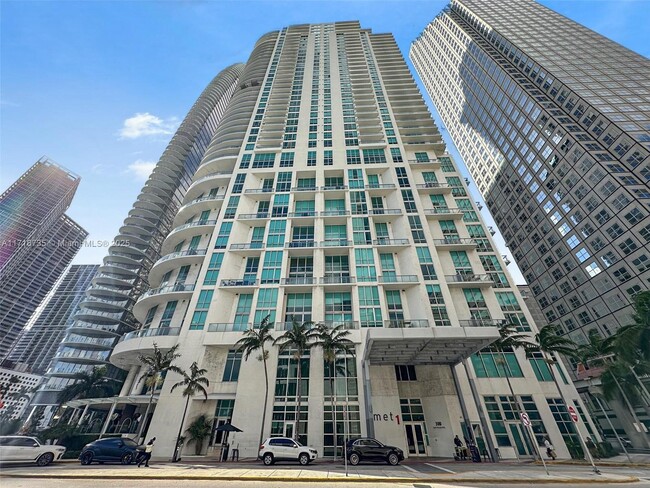 Primary Photo - 300 S Biscayne Blvd