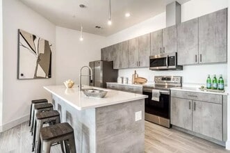 Building Photo - Stylish 1-Bedroom Near Downtown Dallas