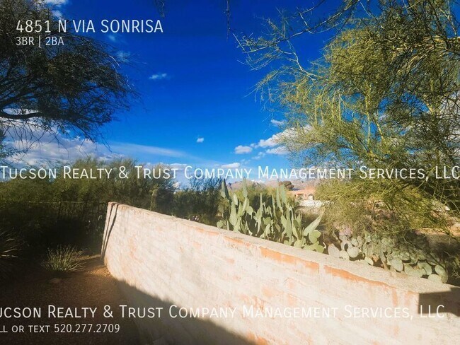 Building Photo - 4851 Vía Sonrisa