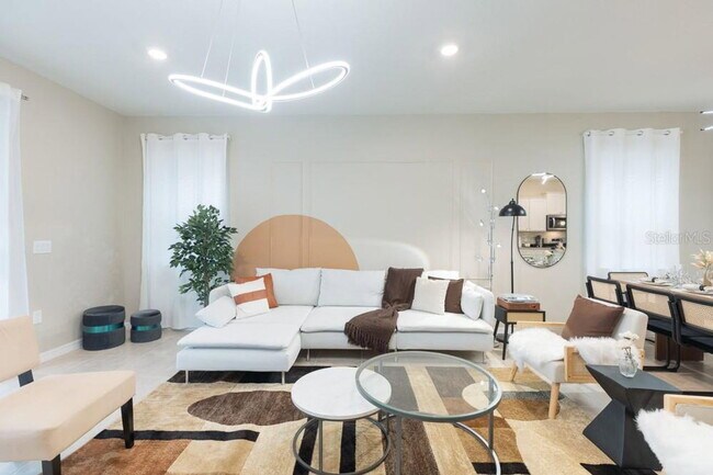 Building Photo - 7215 Oakmoss Loop