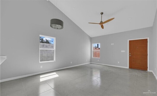 Building Photo - 11 Oriole Rd