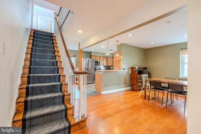 Building Photo - 128 Henley Rd