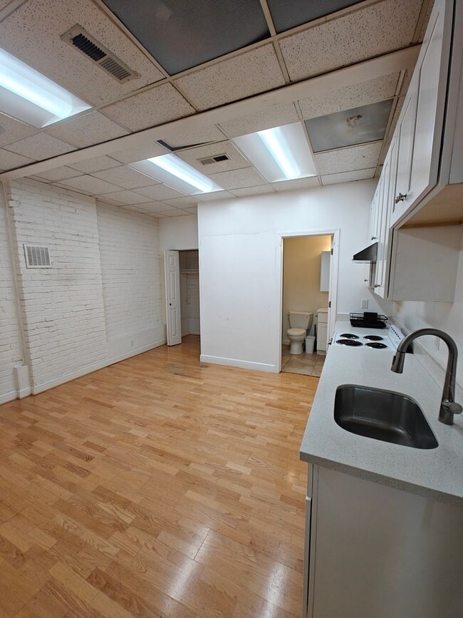 Building Photo - 733-739 Grant Ave / 30-40 Waverly Pl