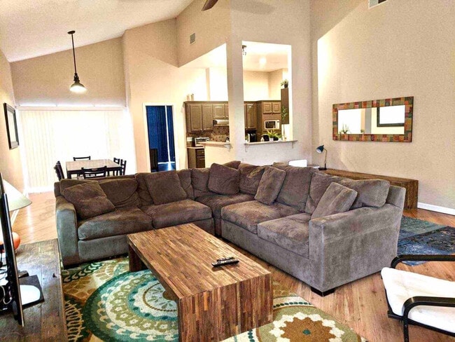 Building Photo - 14811 Great Willow Dr