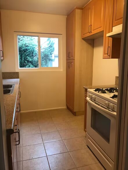 Building Photo - 1827 N Normandie Ave