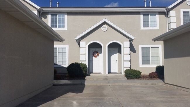 Building Photo - Beautiful town home in South Ogden for rent