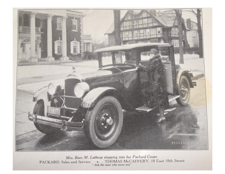 1927 Photo with 542 W 6th in background - 542 6th W St
