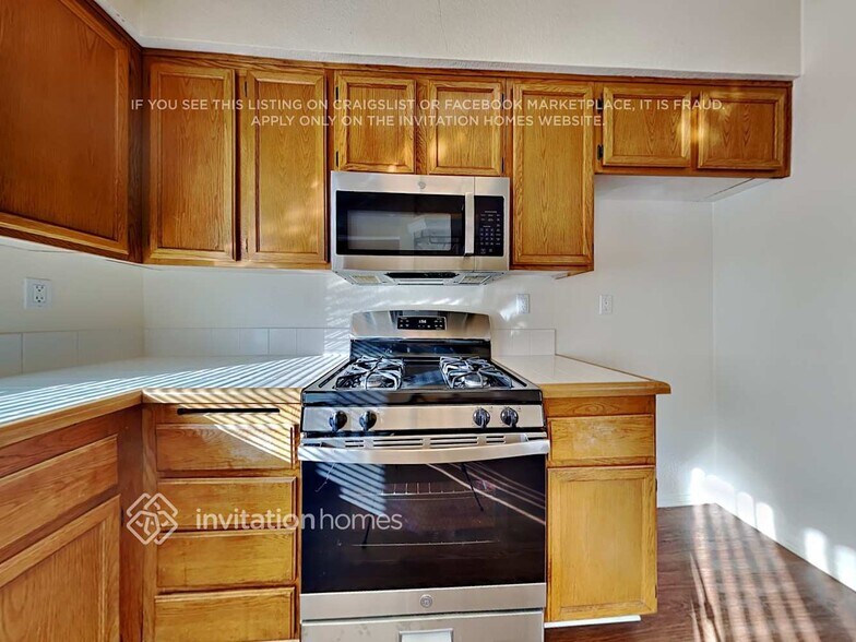 Building Photo - 3140 Crowne Dr