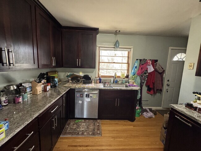 Building Photo - Charming 3-Bed Home with Finished Basement and huge backyard.