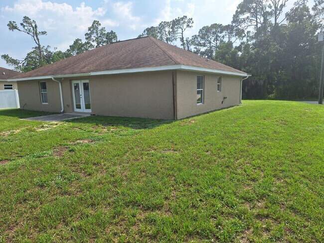 Building Photo - 3/2 Annual Rental Near Atwater Elementary School